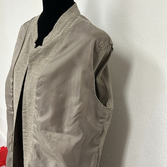 Silk 2-piece tank and jacket - size large and beige in color - by Dialogue - Picture 9 of 9